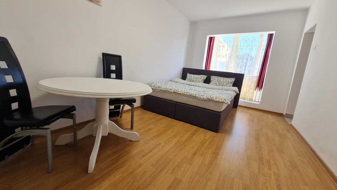 Studio Chic Symphony Parcare Privata Arad Exterior foto